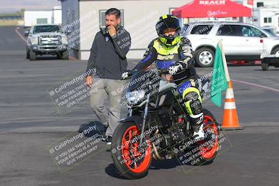 media/Nov-05-2022-SoCal Trackdays (Sat) [[f8d9b725ab]]/Around the Pits/